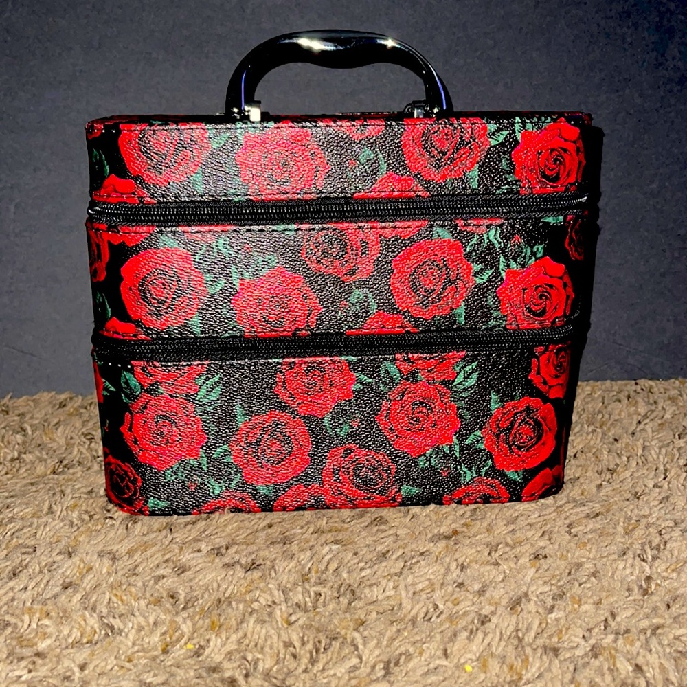 makeup bag (tower)